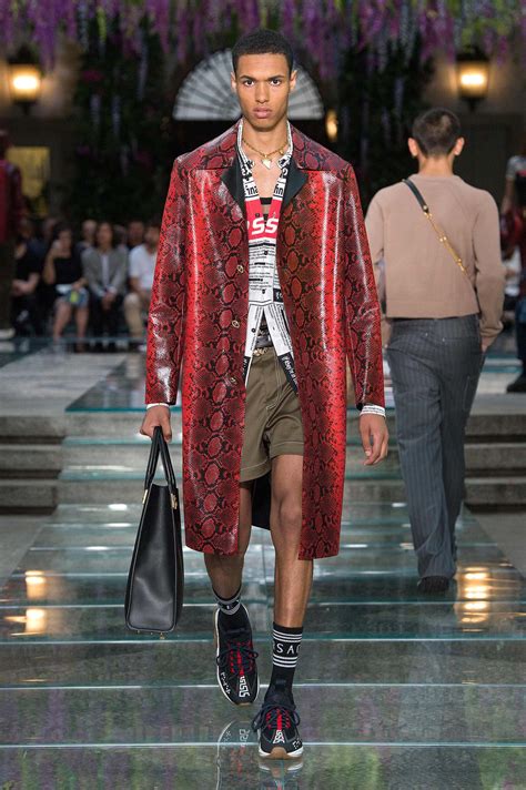 versace spring summer 2019 men& 39|Versace Men’s Spring 2019 .